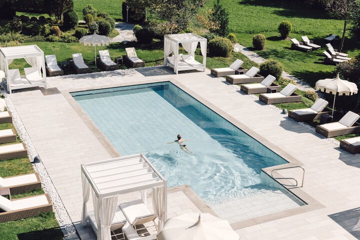 Pool 135 of 261