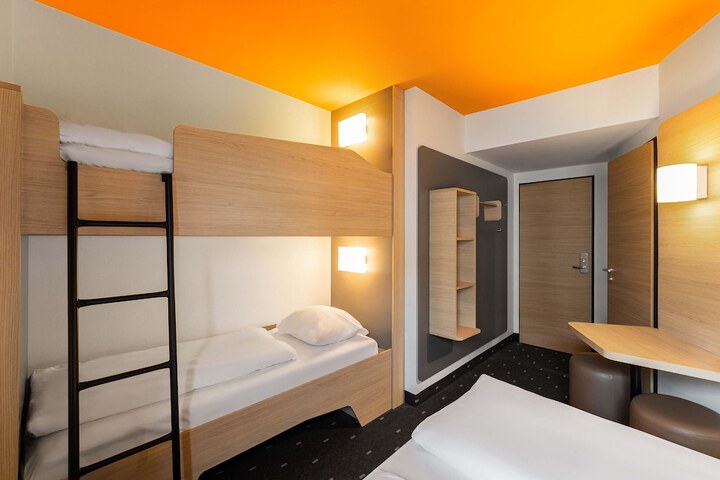 Room 6 of 28