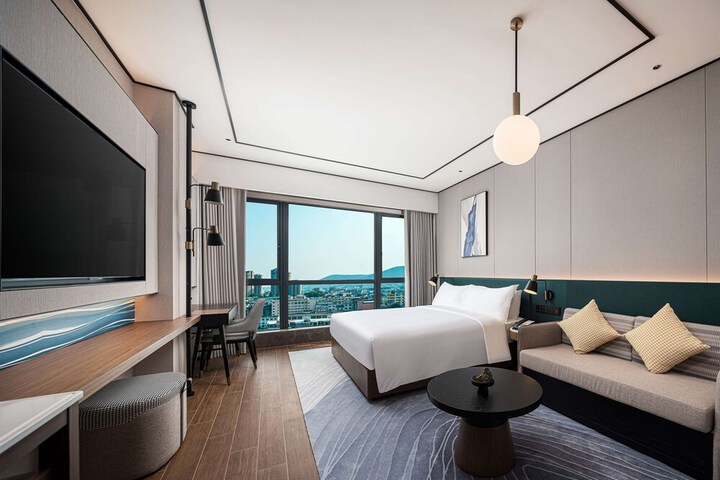 Room 13 of 66