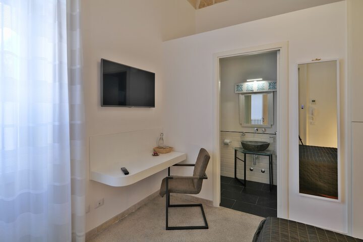 Room 4 of 50