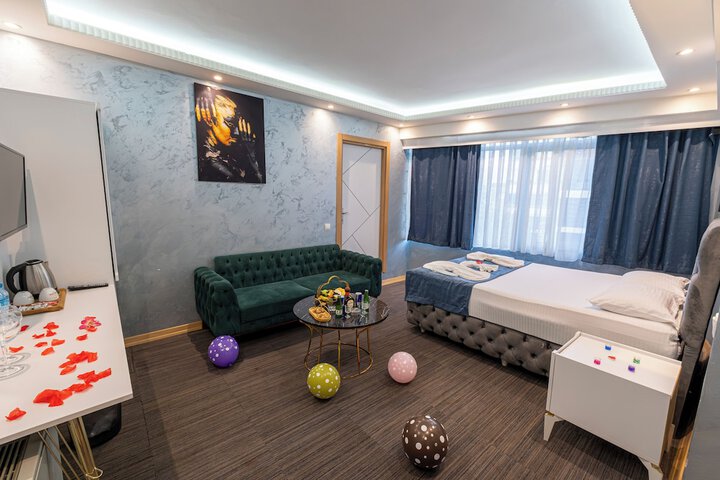 Room 18 of 25