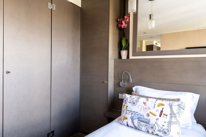 Room 34 of 95