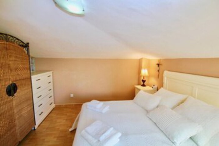 Room 144 of 157