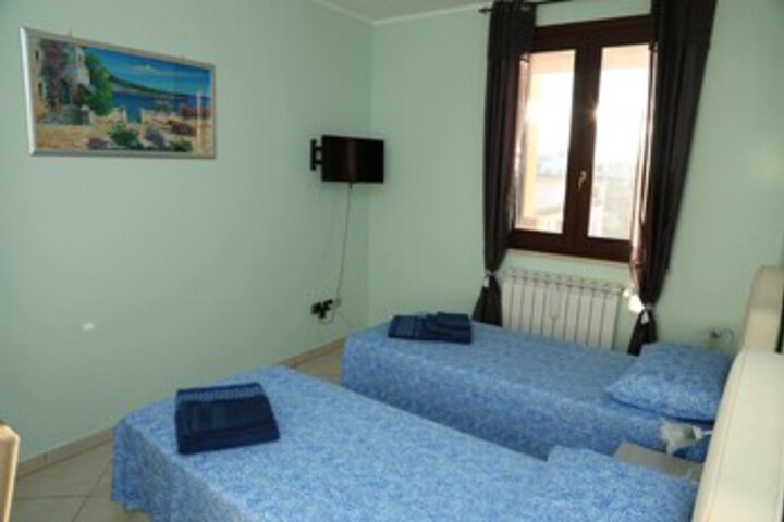 Room 12 of 21