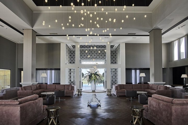 Hotel Interior 9 of 185
