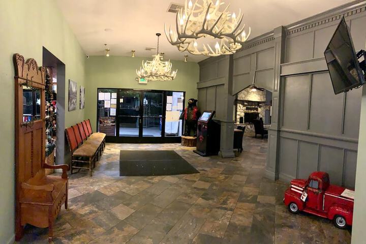 Hotel Interior 4 of 81
