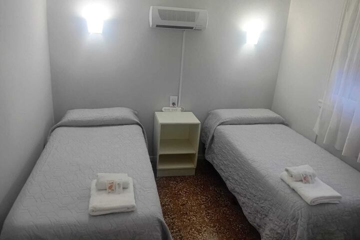 Room 5 of 12