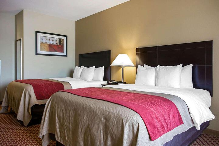 2 Queen Beds Accessible (2 of 7)