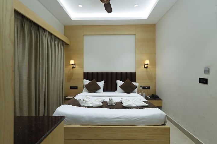Room 34 of 136