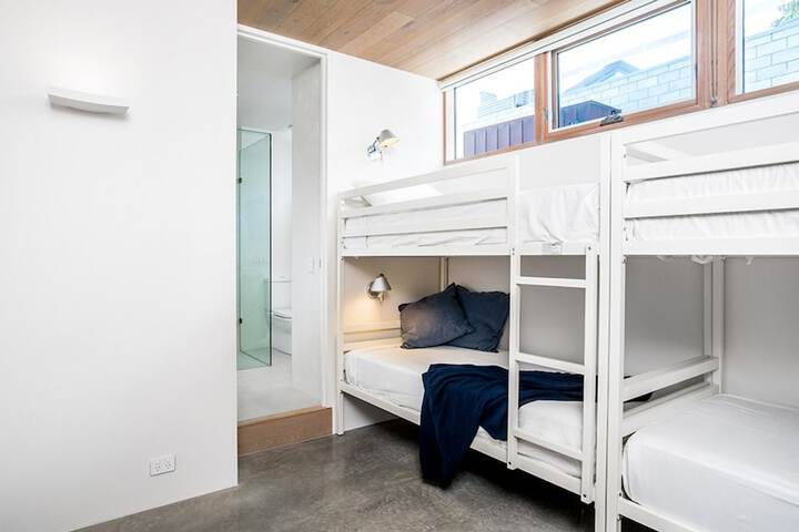 Room 6 of 24