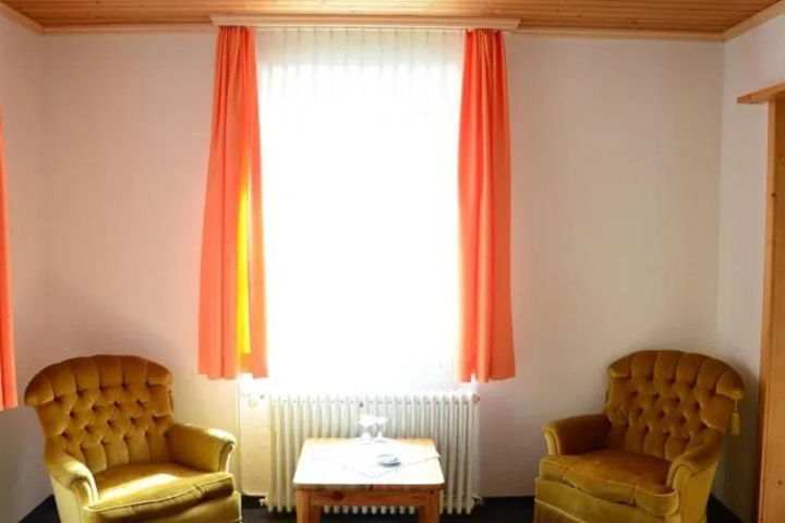 Room 5 of 14