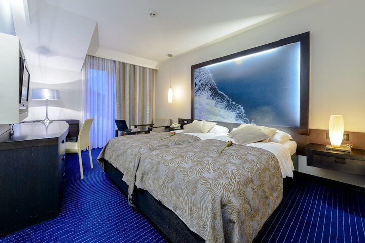 Room 19 of 152