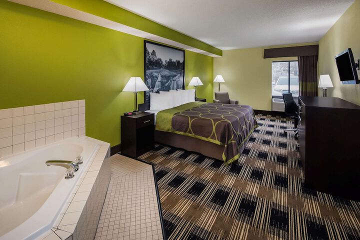 1 King Bed (5 of 8)