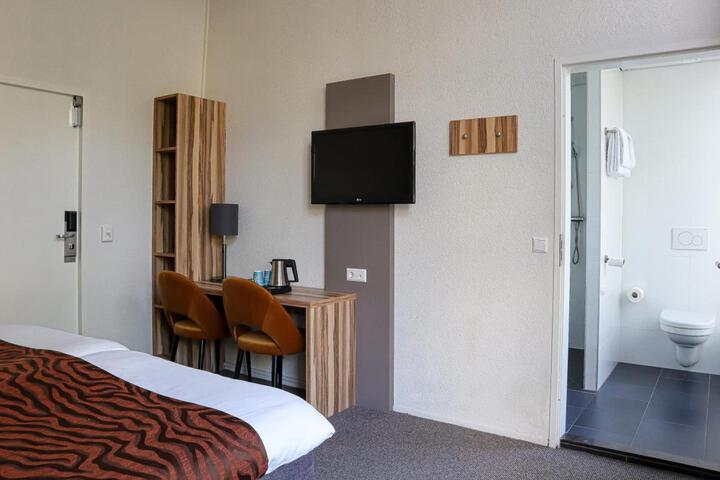 Room 105 of 112