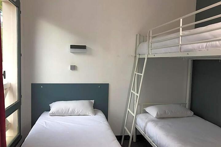 Room 98 of 125