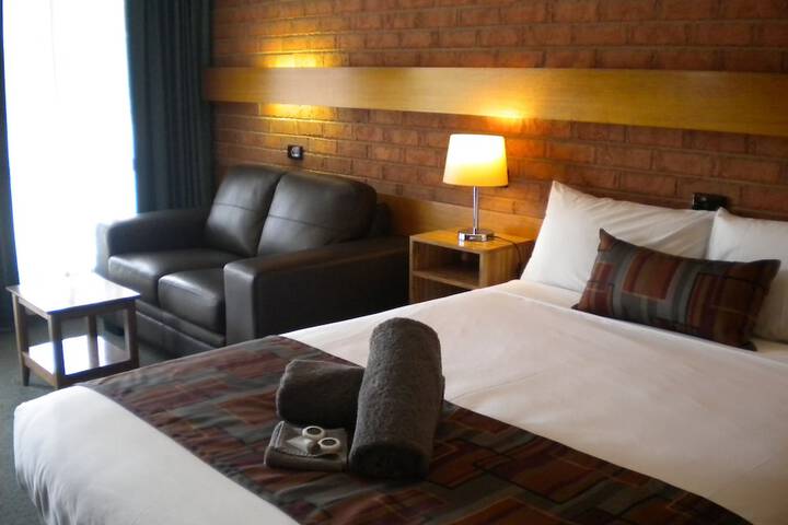 Room 9 of 48