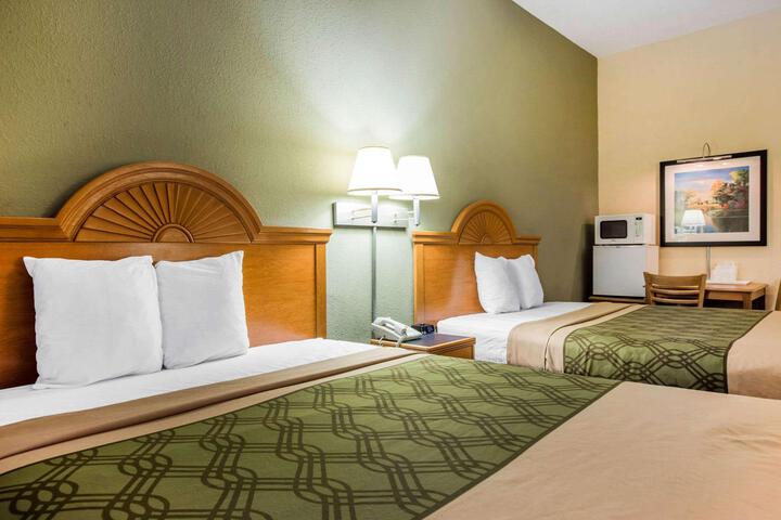 1 Queen Bed (1 of 11)