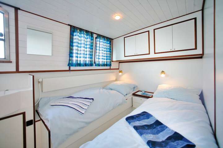Room 3 of 207