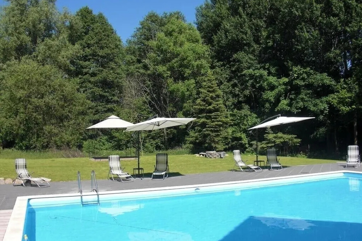Pool 13 of 16