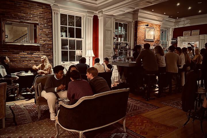 Lounge 62 of 71