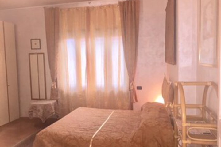 Room 11 of 26