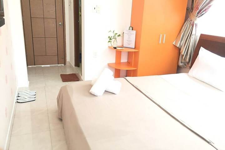 Room 6 of 32