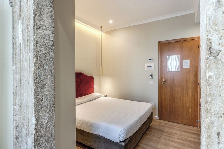 Room 32 of 54