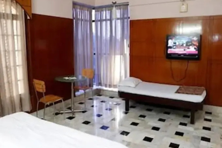 Room 9 of 18