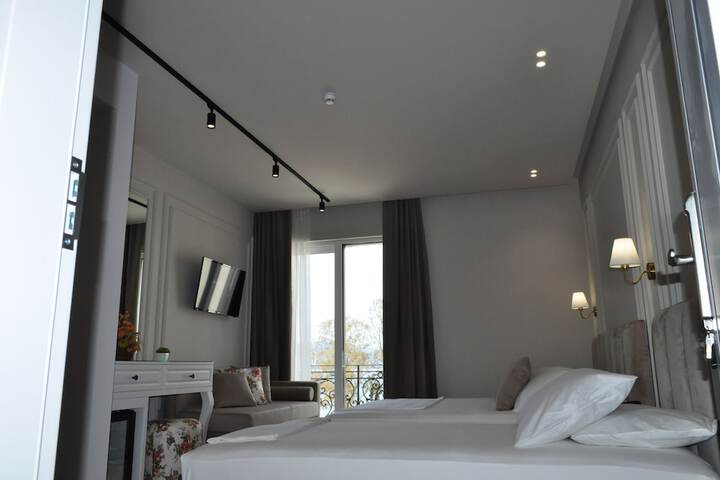 Room 12 of 92
