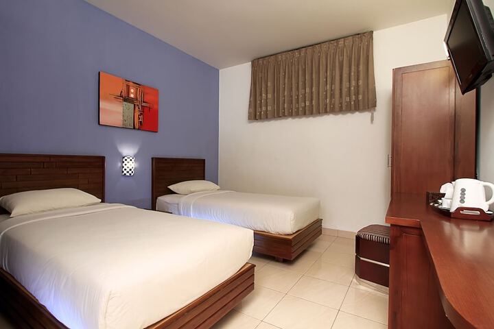 Room 3 of 20