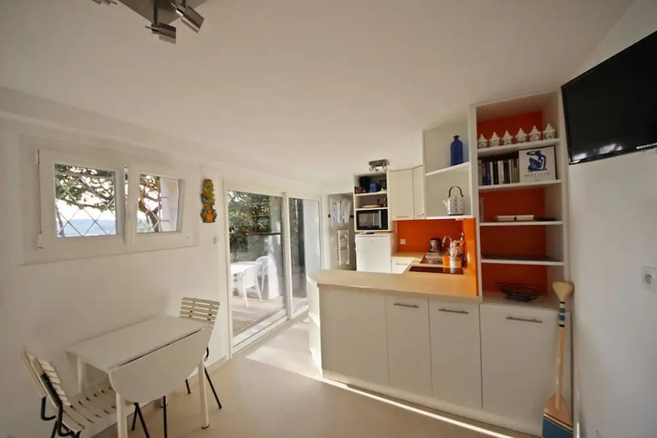 Room 3 of 11