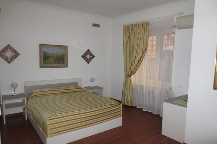 Room 5 of 37