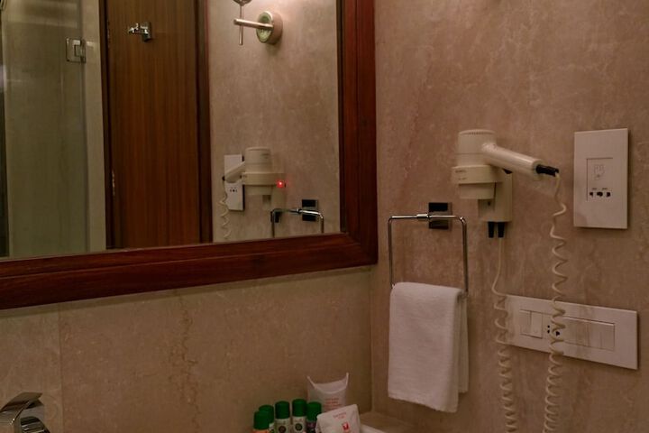 Room 14 of 34