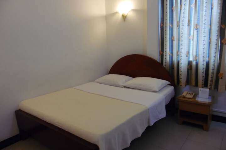 Room 11 of 40