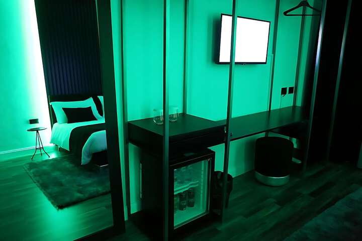 Room 10 of 35