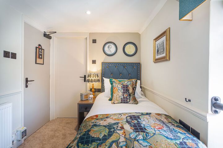 Room 18 of 46