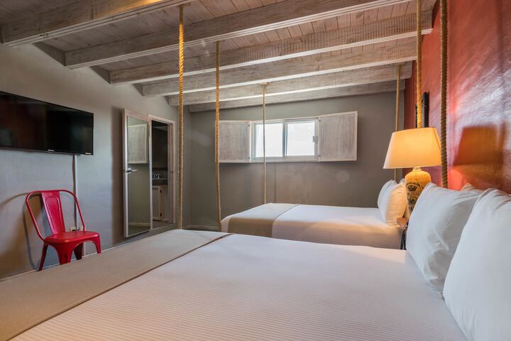 Room 12 of 28