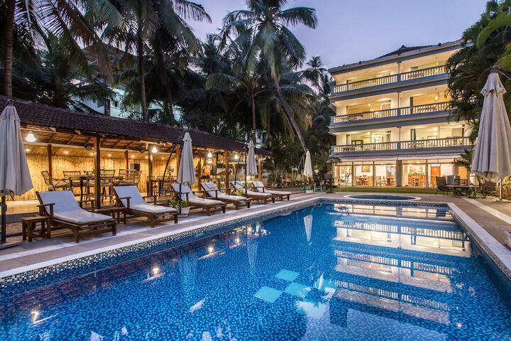 Pool Hotel
