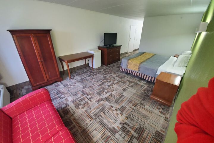 1 King Bed (7 of 13)