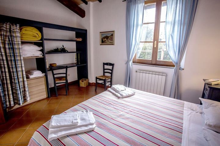 Room 33 of 143