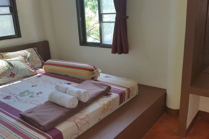 Room 5 of 68