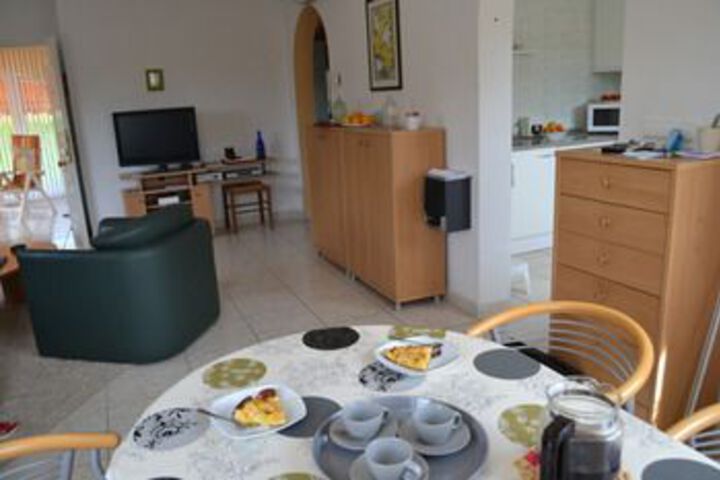 Room 8 of 10