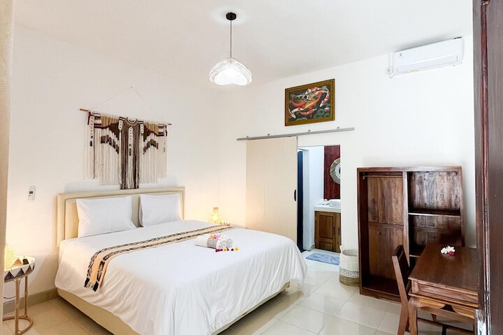 Room 2 of 17