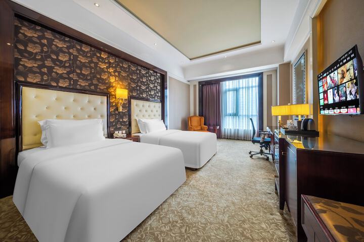 Room 15 of 28