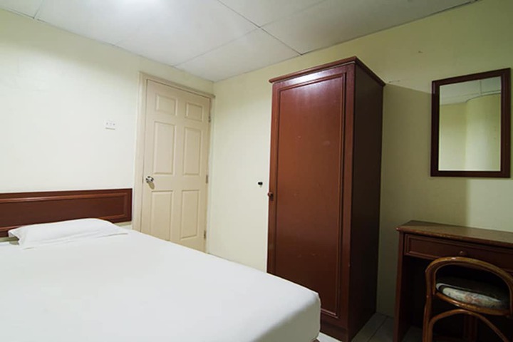 Room 9 of 93