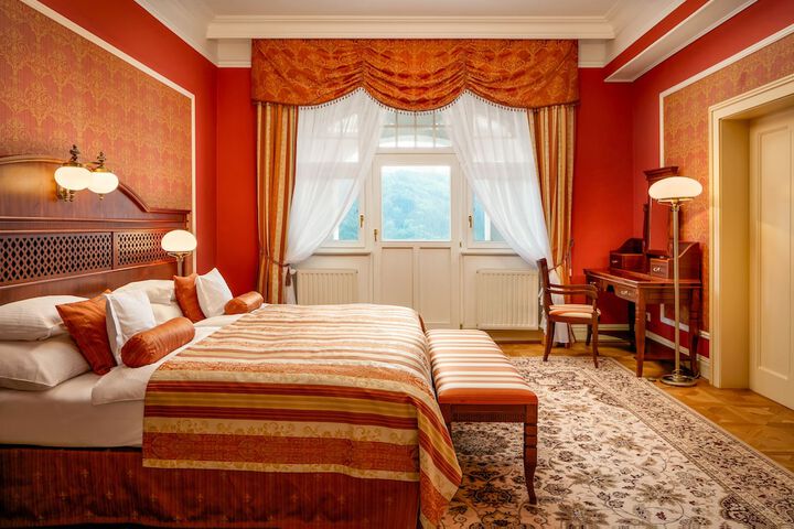 Room 10 of 42
