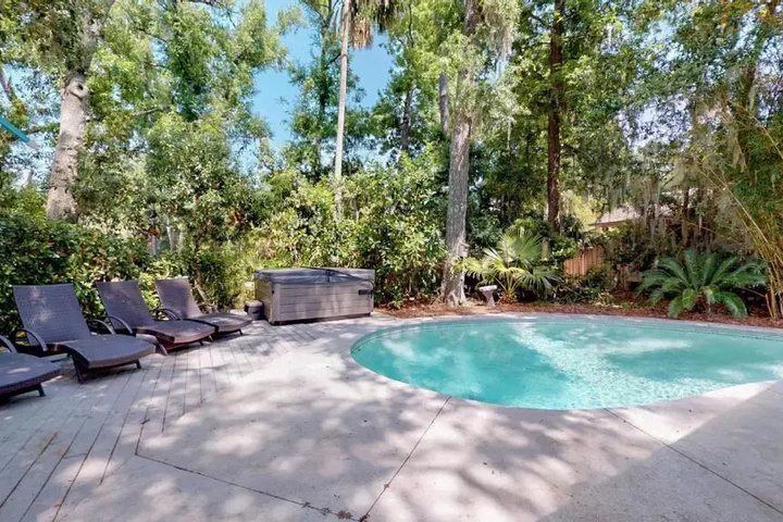 Pool 11 of 16