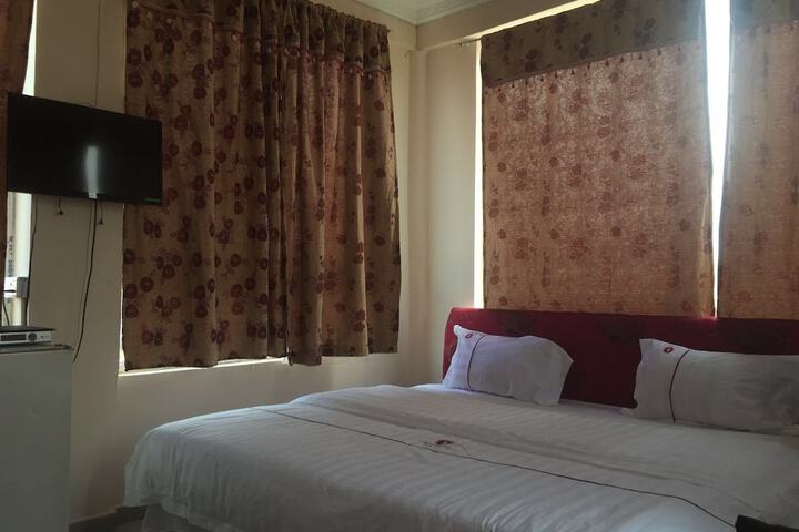 Room 8 of 30
