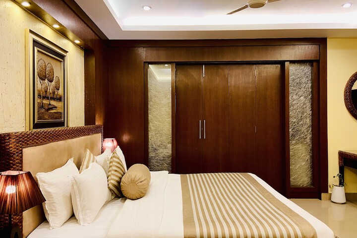 Room 9 of 28
