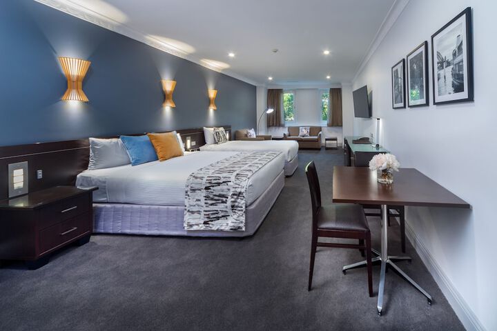 Room 32 of 80